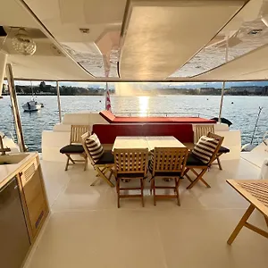 Botel Floatinn Boat-bnb